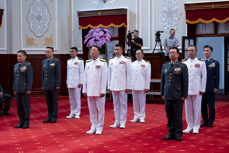  樓偉傑、林傳盛晉任中將；蔡傳聖、喬福駿、蔡明達、林志豪、江毓鉉、李明倫、柴仕傑等7位晉任少將。 圖：總統府提供 