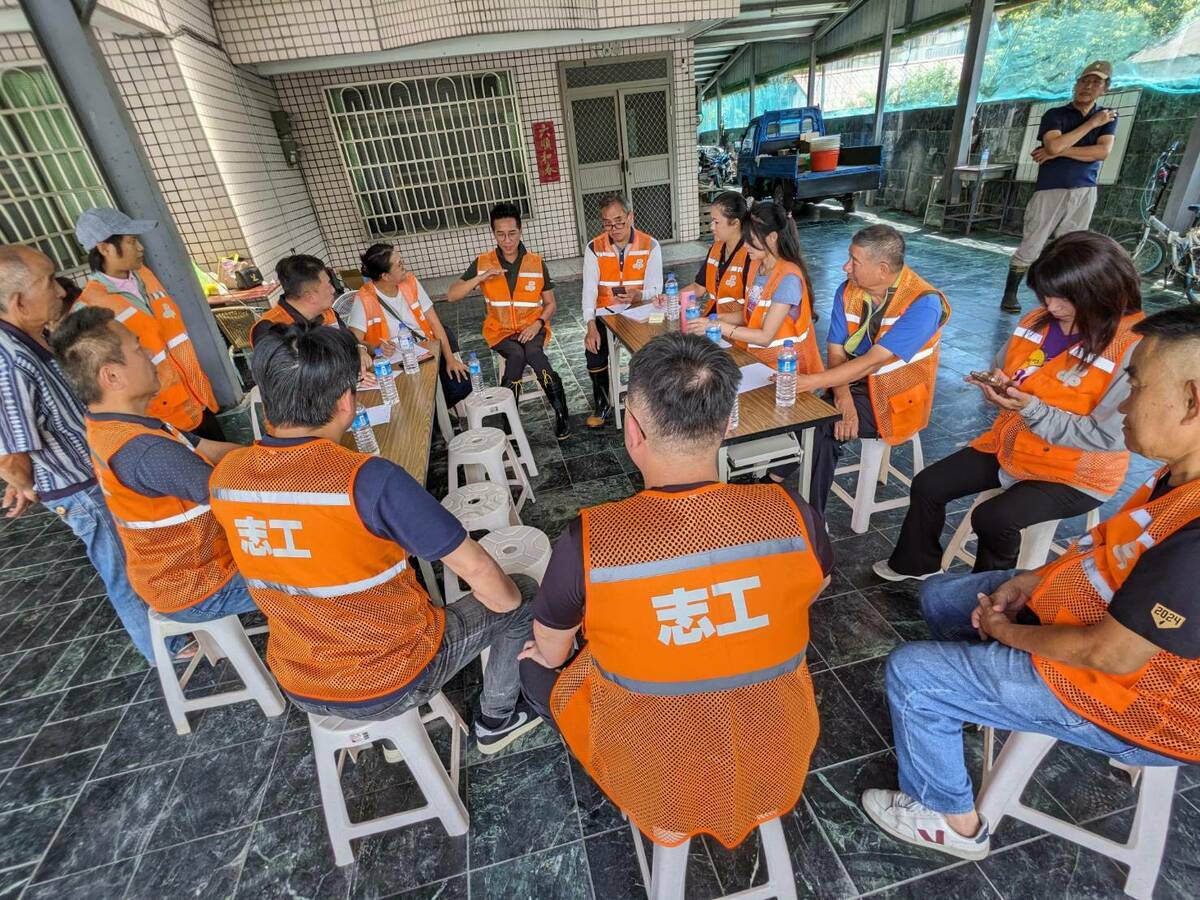  民進黨「媒合資源協助救災前進指揮所」工作會議 圖：民進黨提供 