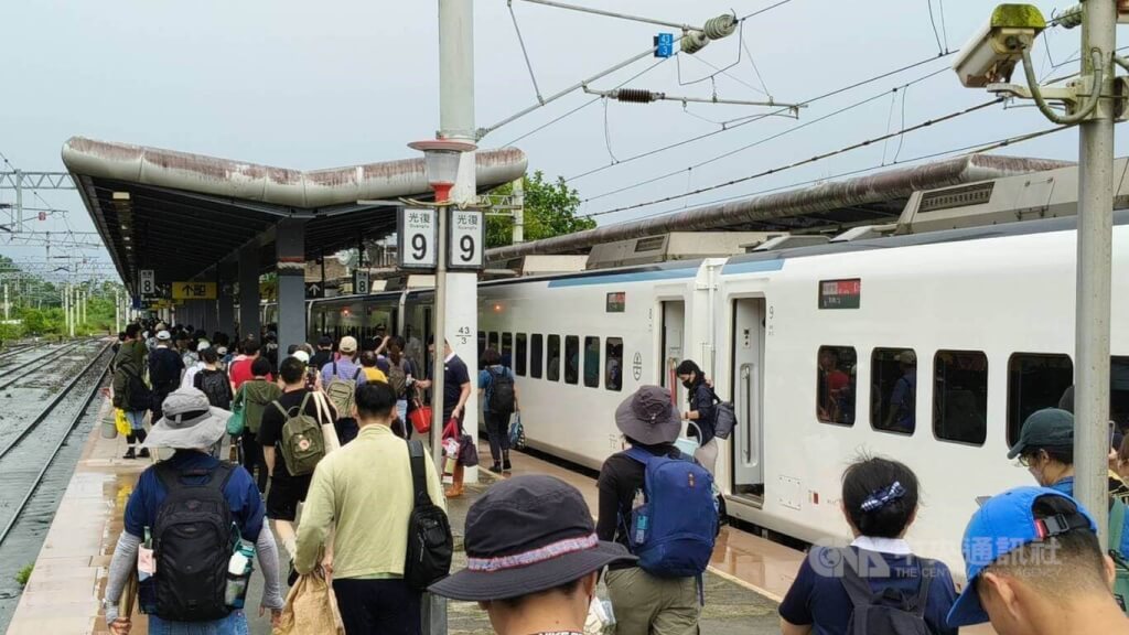 協助花蓮光復鄉救災  台鐵加開9列車