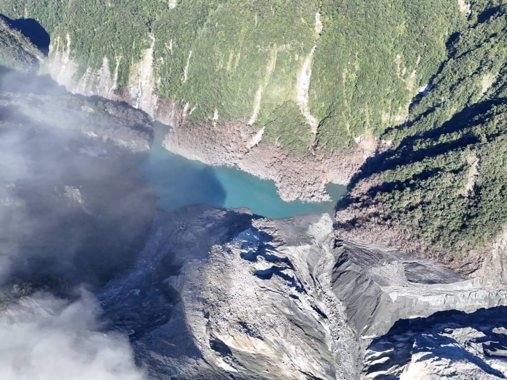 馬太鞍溪堰塞湖水量降至溢流前6.7%  仍紅色警戒