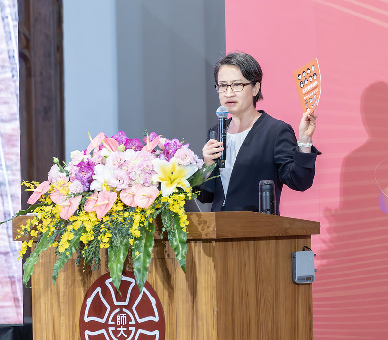  蕭美琴說，有英國代表說，小橘書比小紅書更有用。 圖：總統府提供 