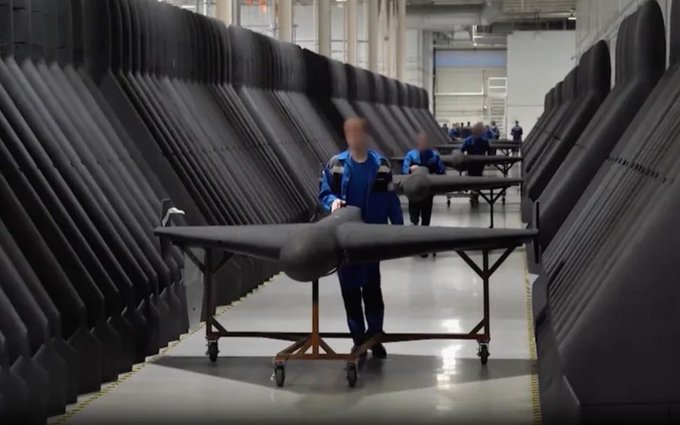  北韓近期不斷加強對俄羅斯的援助力度，甚至有 2 萬名北韓工人被派遣到俄羅斯的韃靼斯坦共和國，協助俄軍組裝「沙赫德」無人機。 圖：翻攝自 @jurgen_nauditt X 帳號 