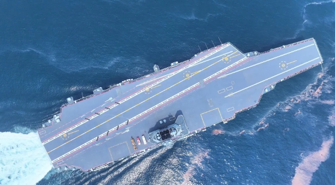  中國福建艦航母在南海海試。 圖 : 翻攝自斐常道 