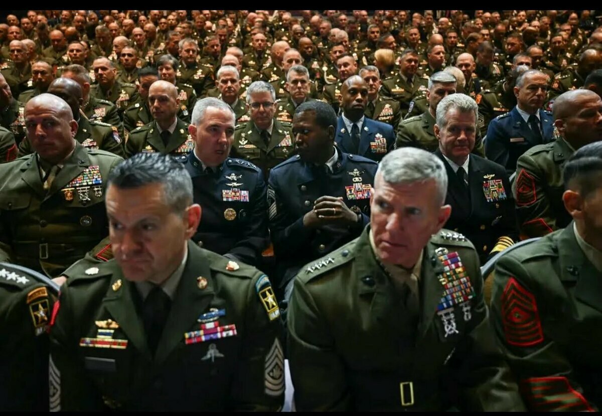  美國左派倡議組織「佔領民主黨」（Occupy Democrats）針對上（9）月 30 日匡提科會議後軍事界的反應表示：「 MEGA 這次真的桶了蜂窩，」直指川普政府的政策正震盪整個五角大廈。 圖：擷取自 Charlie Sykes 的 X 