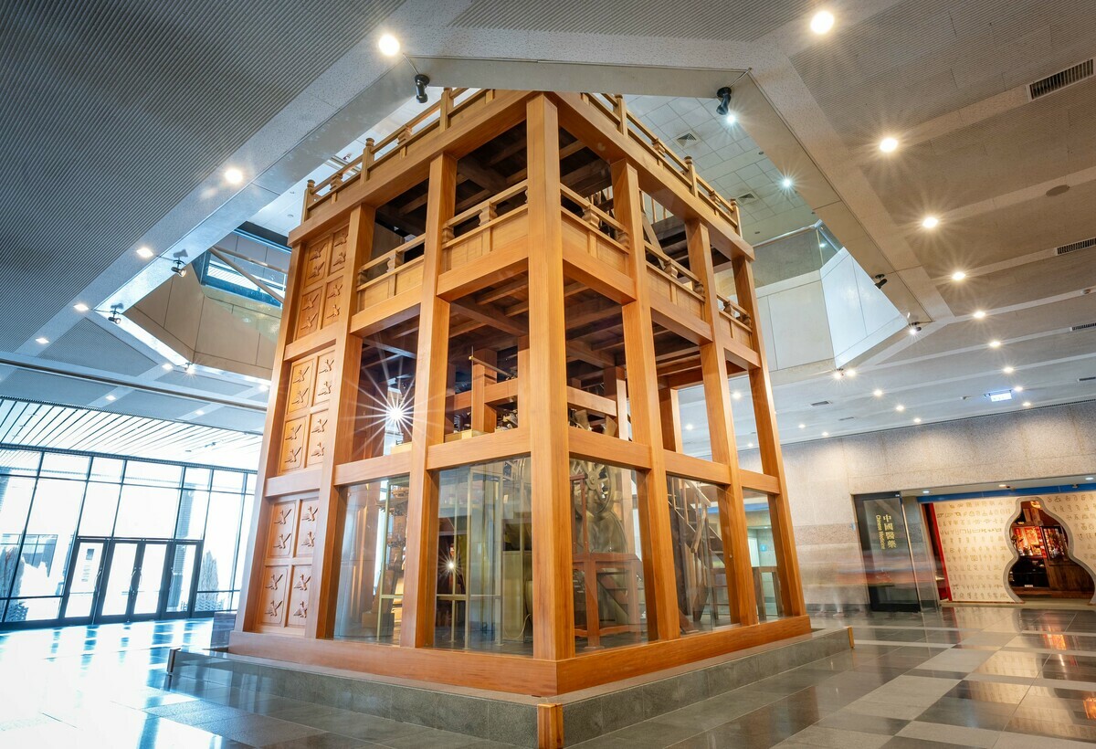 這次免費參觀範圍包含科博館三大常設展廳：「人類文化廳」、「地球環境廳」，觀眾可自由參觀館內常設展及當期特展，圖為展品水運儀象臺。 圖：國立自然科學博物館／提供 