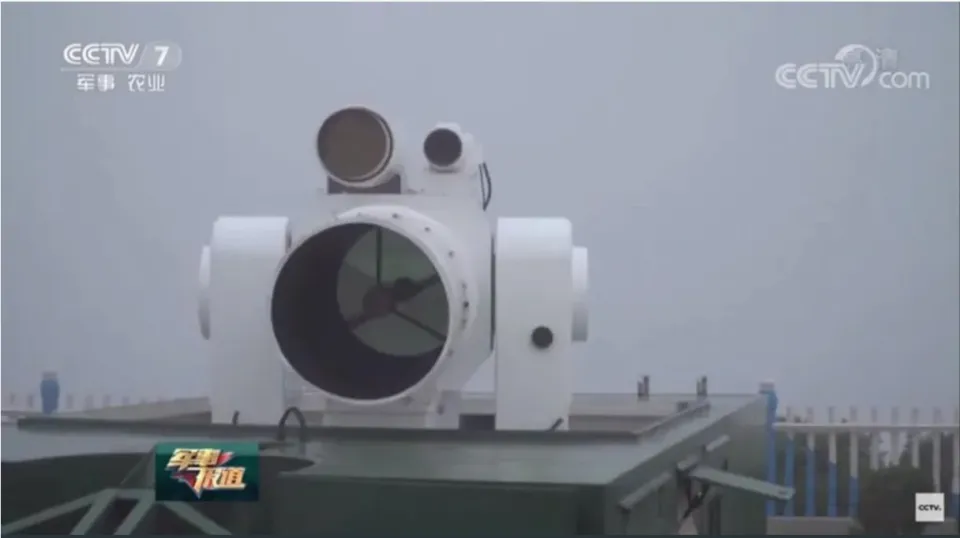  中國海軍首次公開亮相的「燎原-1」（LY-1）艦載定向能武器系統。 圖：翻攝自 騰訊新聞@國平視野 