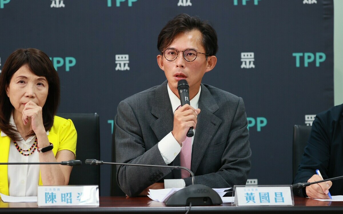 Re: [新聞] 黃國昌call out問「聽到我跟監你有沒有很生氣」柯文哲無