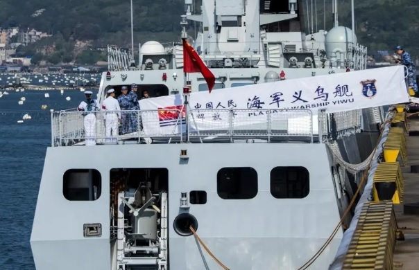 柬埔寨海軍的作戰實力將在接收中國 056C 艦艇後大幅上升，強調中國將加強與柬埔寨間的合作，並深化自身對南海與東南亞地區的影響力。圖為中國海軍的 056 型導彈護衛艦「義烏號」。 圖：翻攝自 騰訊網 沉浮歐羅巴 