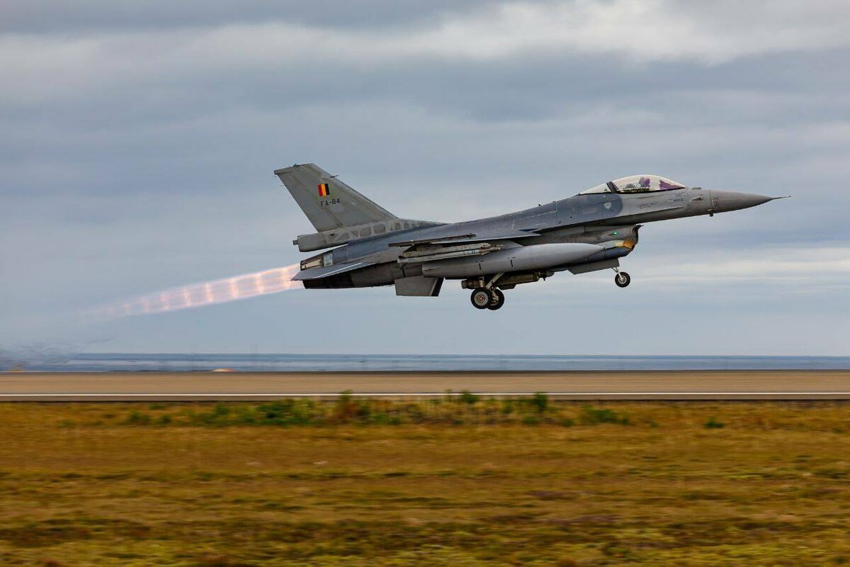 根據《防務快報》報導，比利時已開始接收美國製的 F-35 戰機，意味著舊有的 F-16 戰鬥機可能轉交烏克蘭。 圖:翻攝自X帳號@Maks_NAFO_FELLA