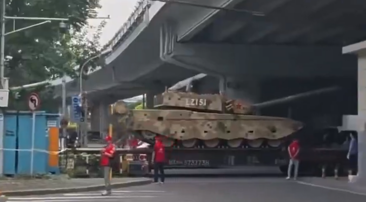  有傳聞稱現任中央軍委副主席張又俠的嫡系部隊入駐北京近郊。圖：翻攝自 X《刘敏》