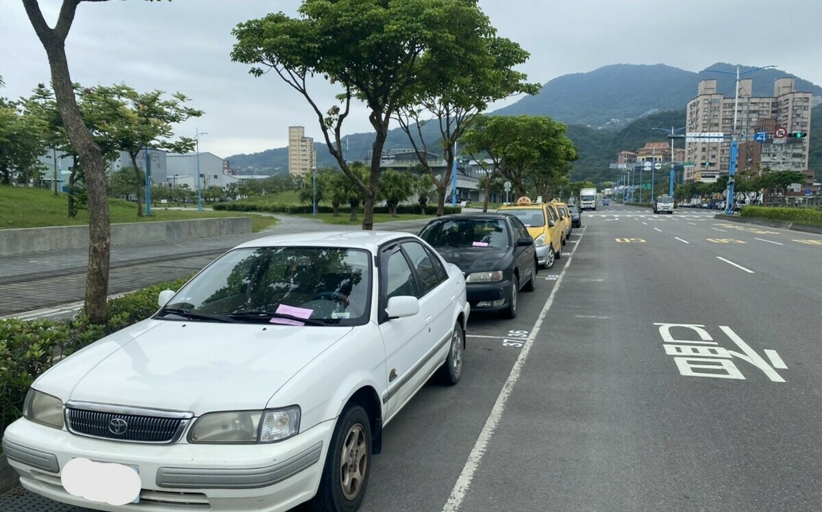 我家巷子裡的公有停車格，可以來收費管理一下嗎？