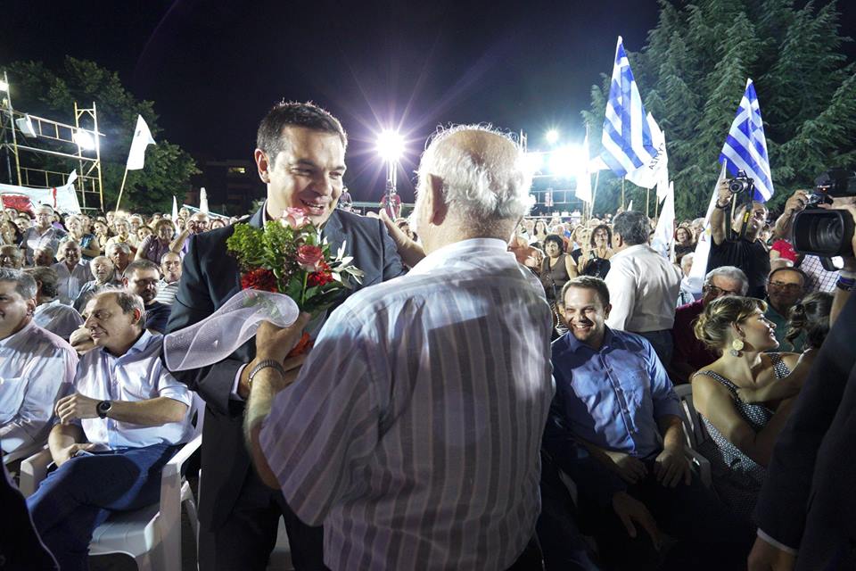 希臘將於21日舉行國會改選，前總理齊普拉斯利用周末勤跑基層造勢，但最新民調似乎無法讓他領導的激進左翼聯盟囊括過半席次。圖：翻攝齊普拉斯臉書   
