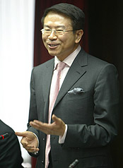 Re: [新聞] 民進黨創黨元老、前海基會董事長洪奇昌率