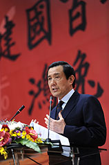 總統馬英九7日邀集內閣首長舉行新春茶話會，卻引發對岸稱呼主權的爭議。圖片來源：總統府   