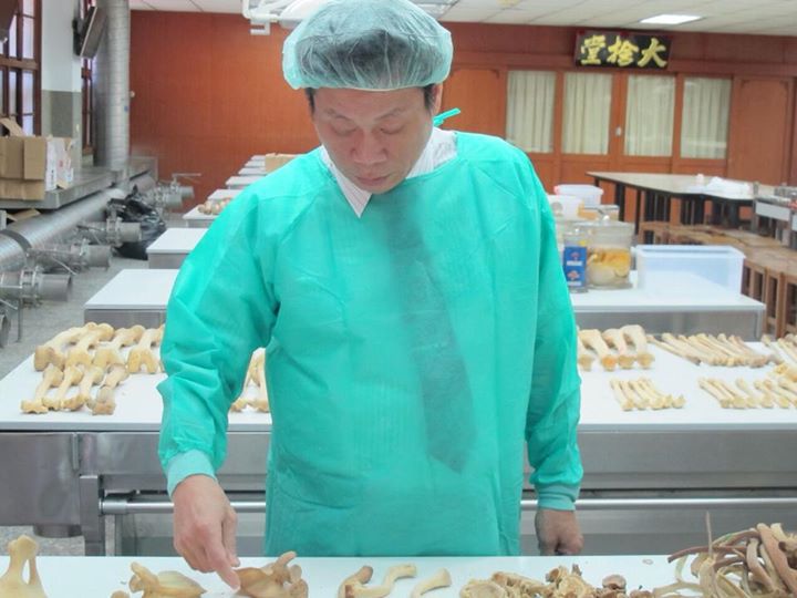 打AZ疫苗餵母乳害死嬰?高大成指不可能：嘴角滲血奶泡 疑溢奶窒息
